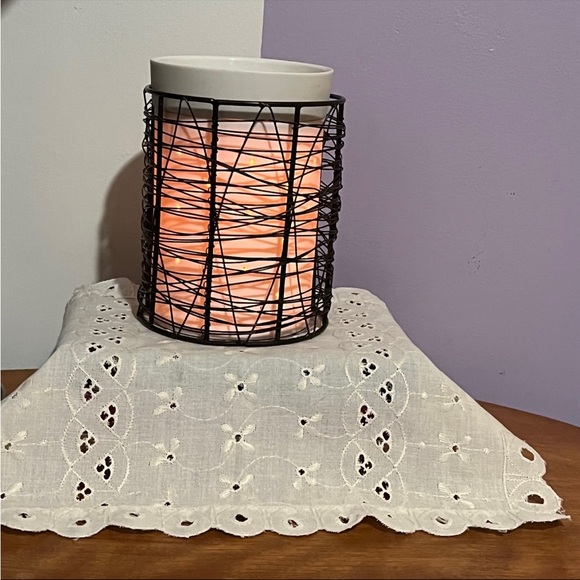 Scentsy 2021 Etched Core Full Size Warmer with Loom Wrap Sleeve - Picture 2 of 8